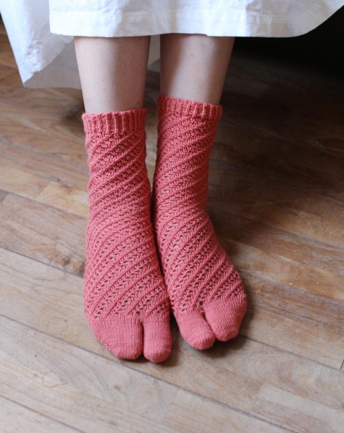 ブックレットキットNo.1 斜め模様の夏タビ靴下 足袋スタイルの靴下編み キット
