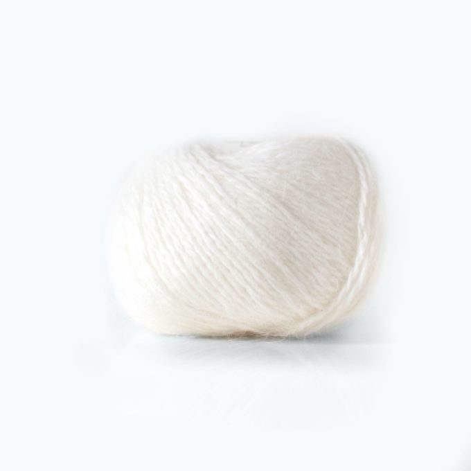Fonty "Cœur d'Angora" ナチュラルホワイト アンゴラの毛糸 生成り パリジェンヌの編みもの